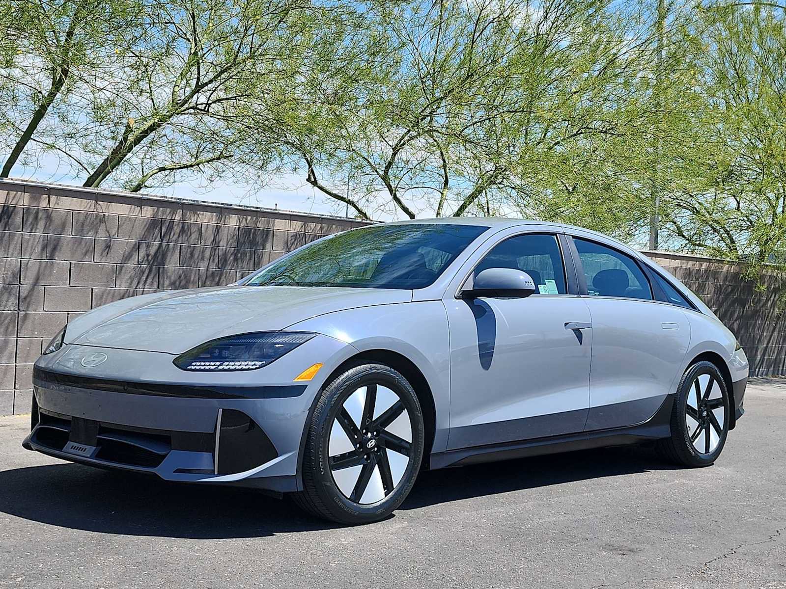 Used 2024 Hyundai Ioniq 6 SE RWD image 4