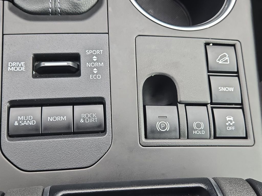 Used 2024 Toyota Highlander LE image 49