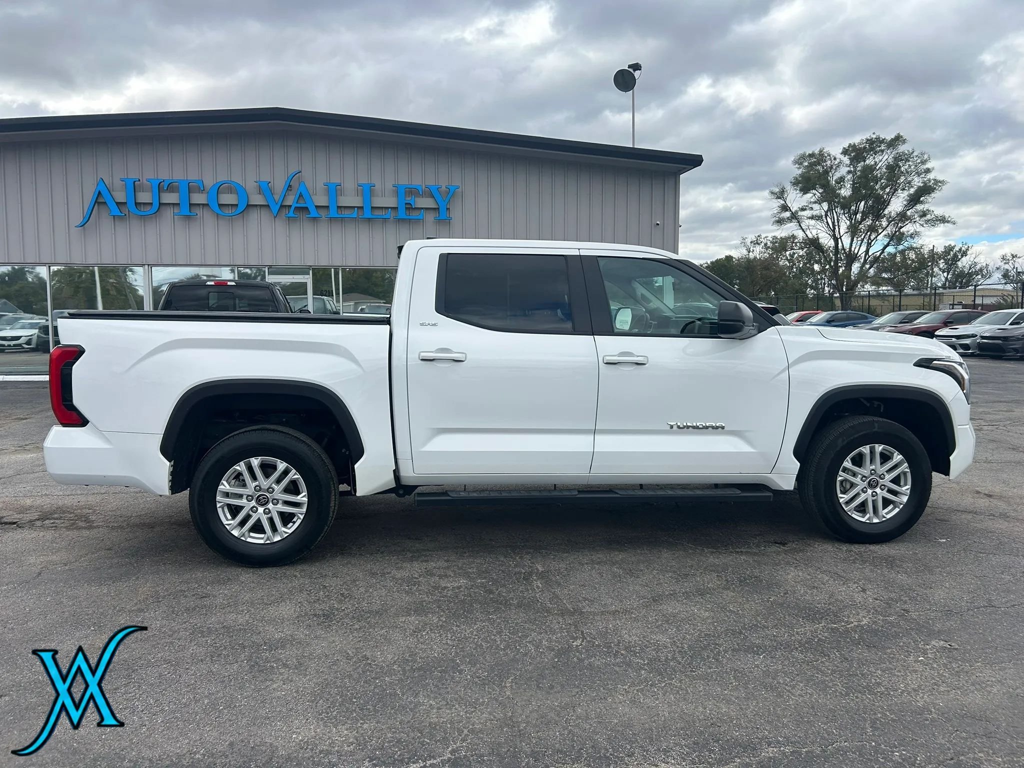 Used 2024 Toyota Tundra SR5 w/ SR5 Premium Package AWD/4WD image 8