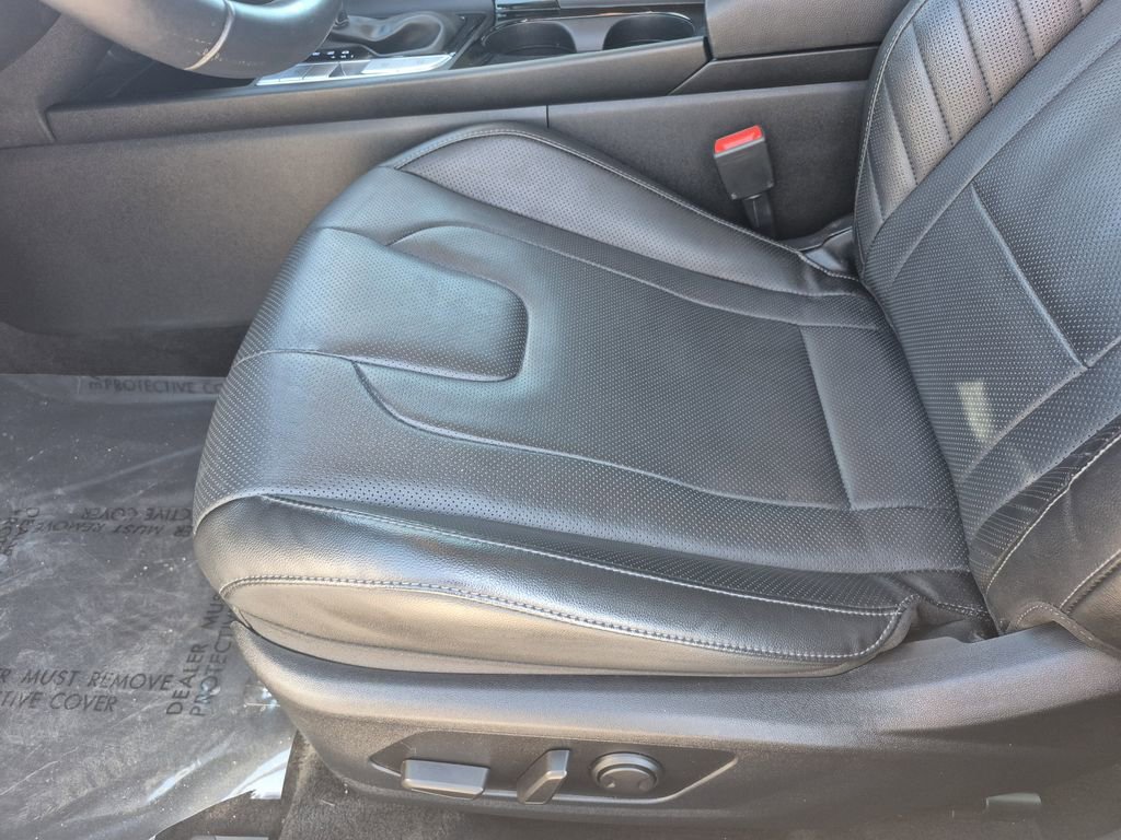 Used 2023 Hyundai Elantra Limited image 12