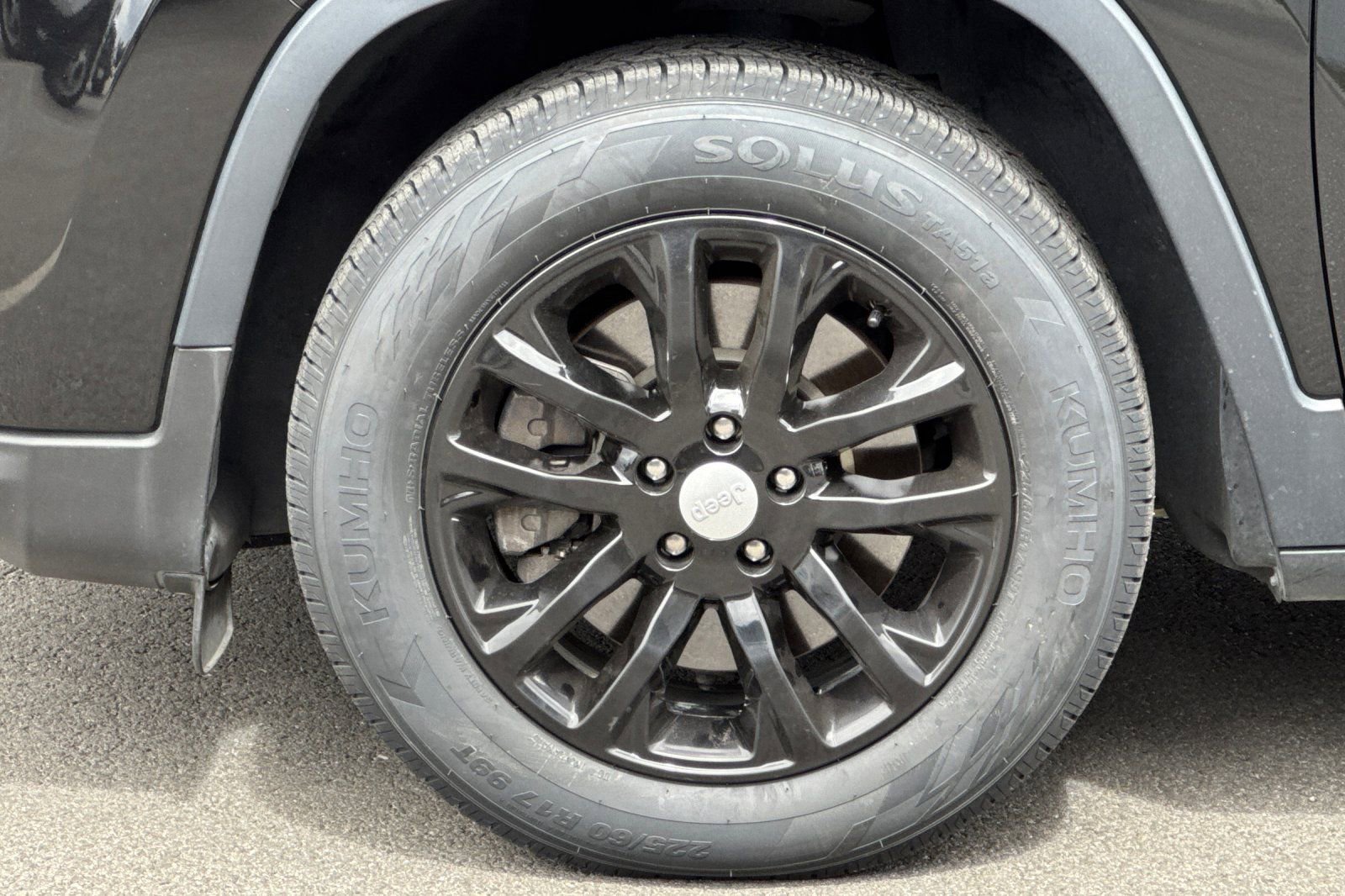 Used 2021 Jeep Cherokee Latitude FWD image 31