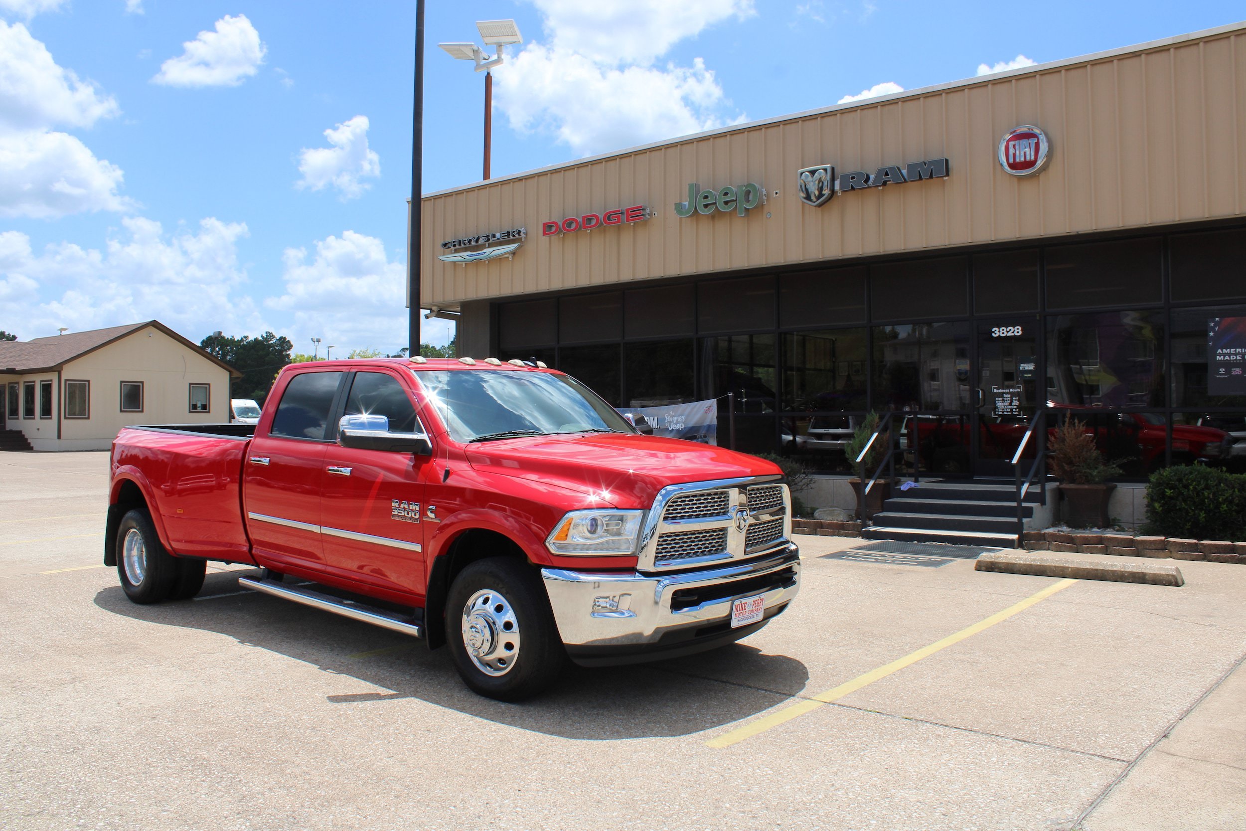 Used 2014 RAM 3500 Laramie w/ Convenience Group RWD image 4