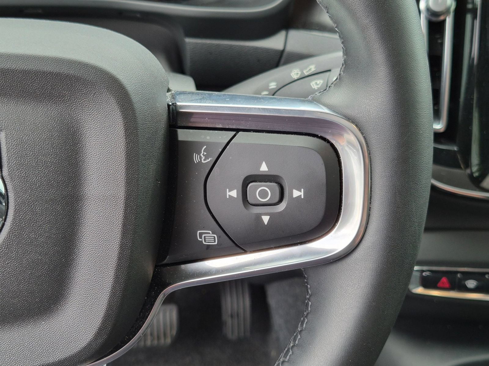 Used 2023 Volvo C40 P8 Recharge Ultimate w/ Protection Package Premier AWD/4WD image 19