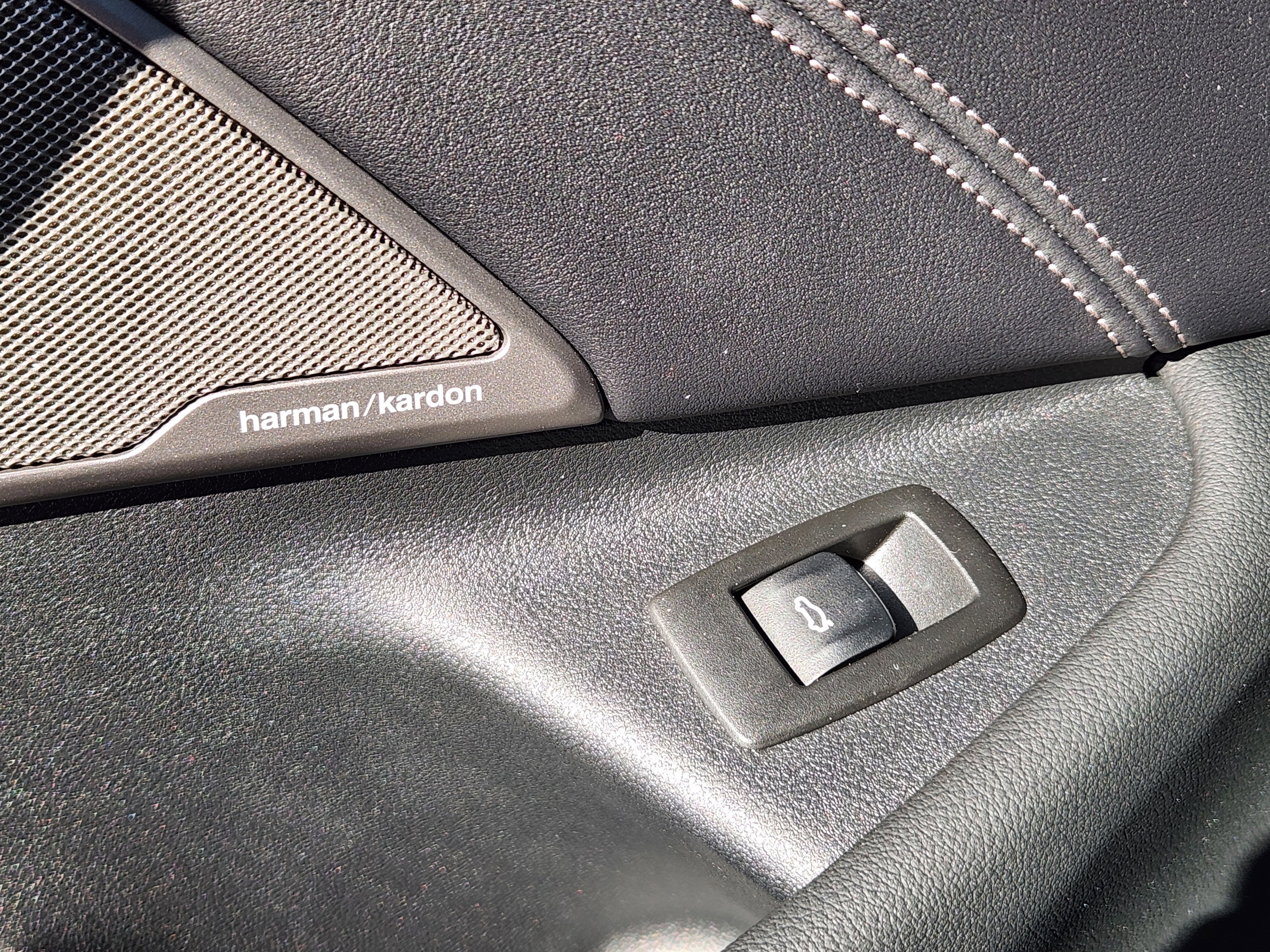 Used 2021 BMW M550i xDrive M550i xDrive w/ Premium Package image 31