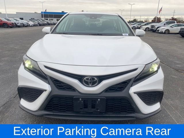 Used 2022 Toyota Camry SE image 2