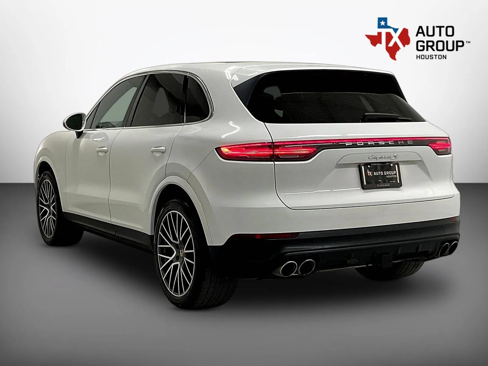 Used 2019 Porsche Cayenne S AWD/4WD image 3