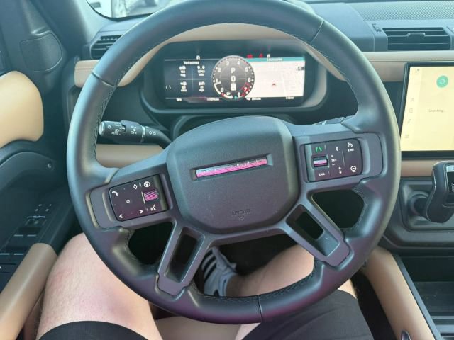 Used 2025 Land Rover Defender 110 X-Dynamic SE image 11