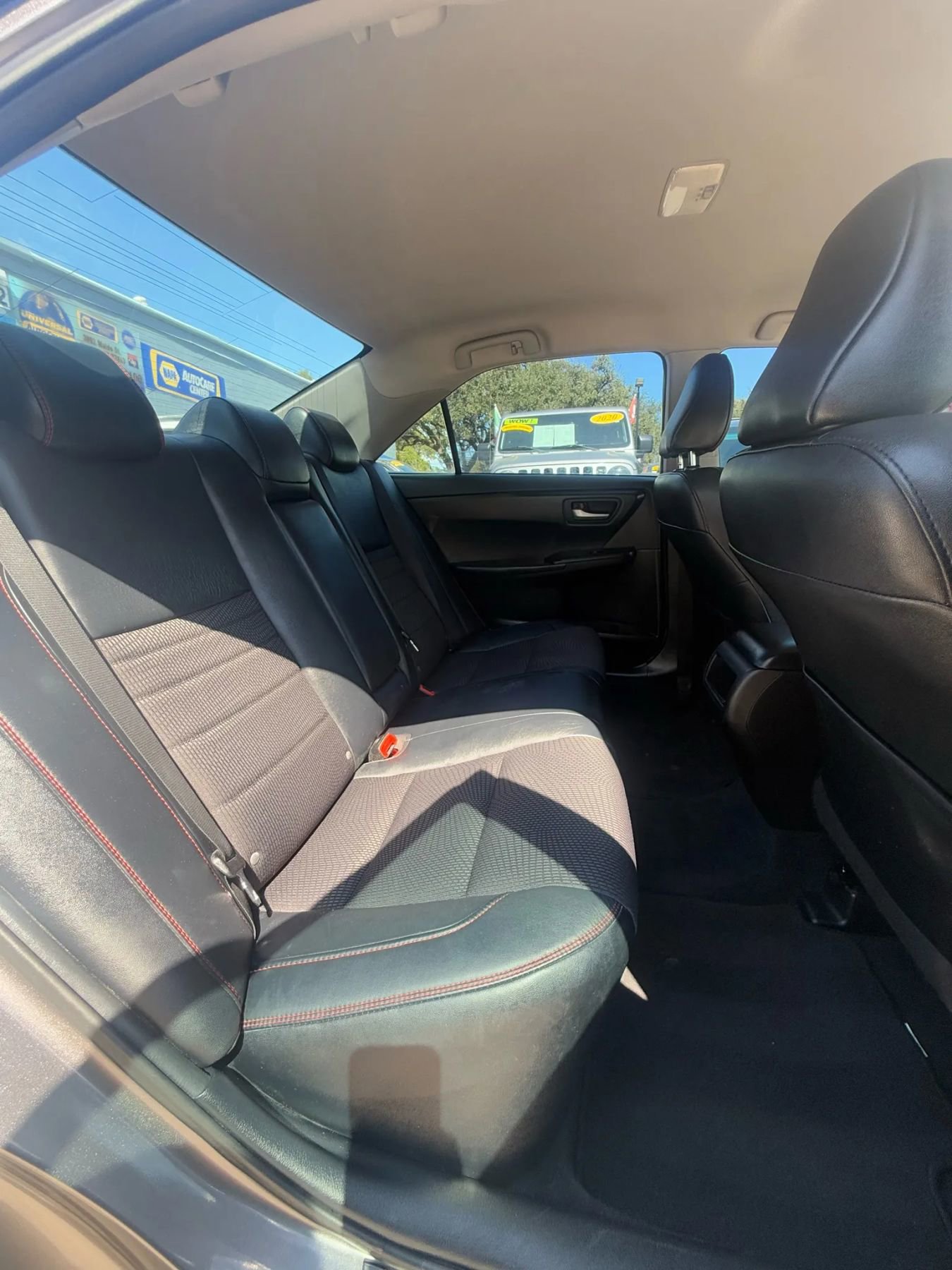 Used 2016 Toyota Camry SE image 16