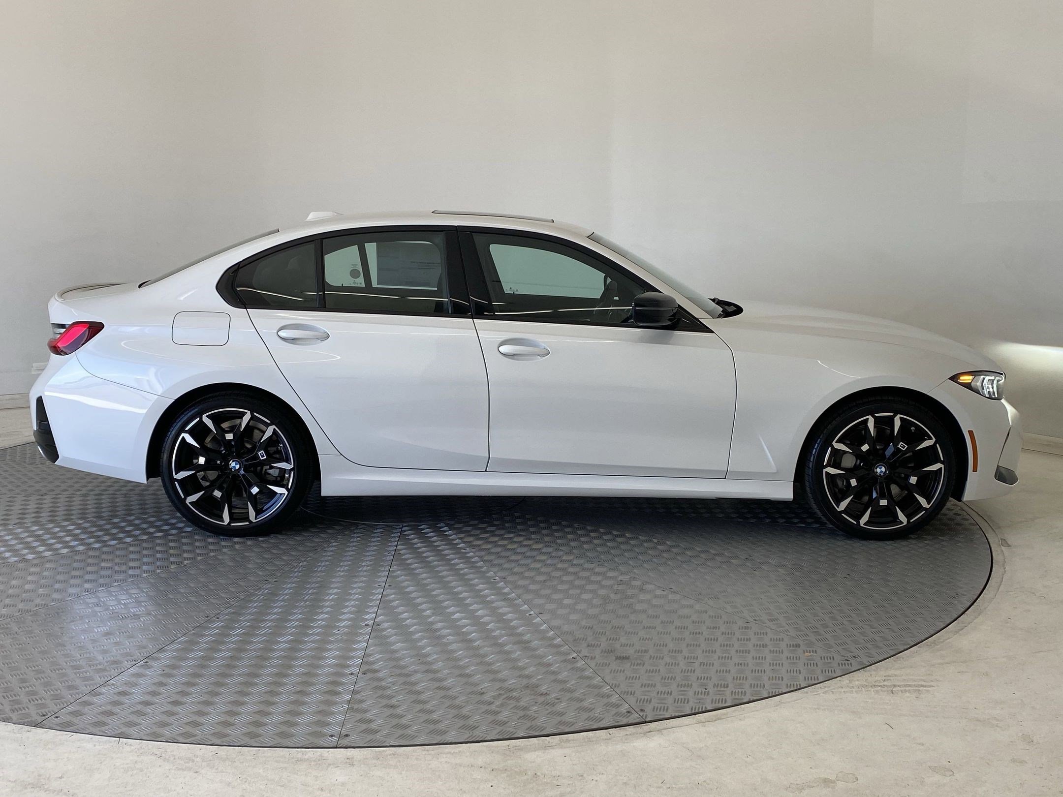 Used 2025 BMW 330i xDrive Sedan w/ M Sport Package image 7