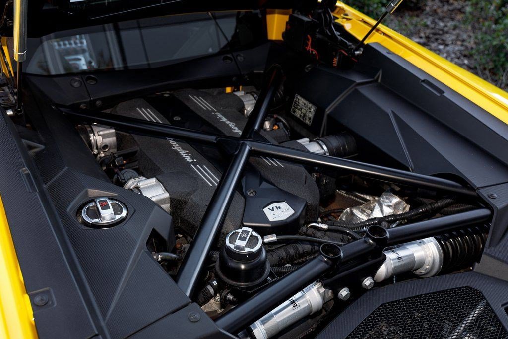 Used 2014 Lamborghini Aventador image 34