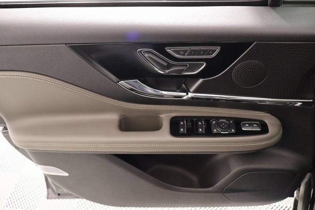 New 2026 Lincoln Corsair Premiere FWD image 17