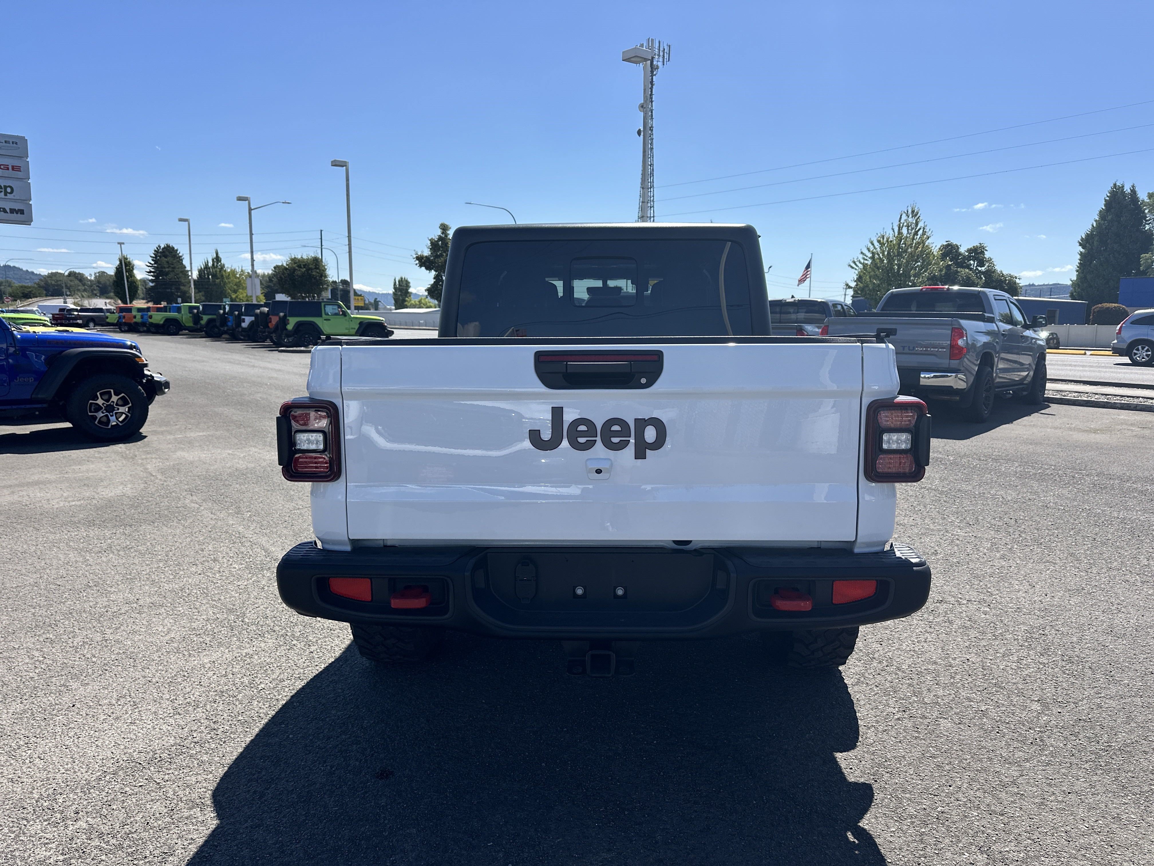 Used 2022 Jeep Gladiator Rubicon w/ LED Lighting Group AWD/4WD image 4