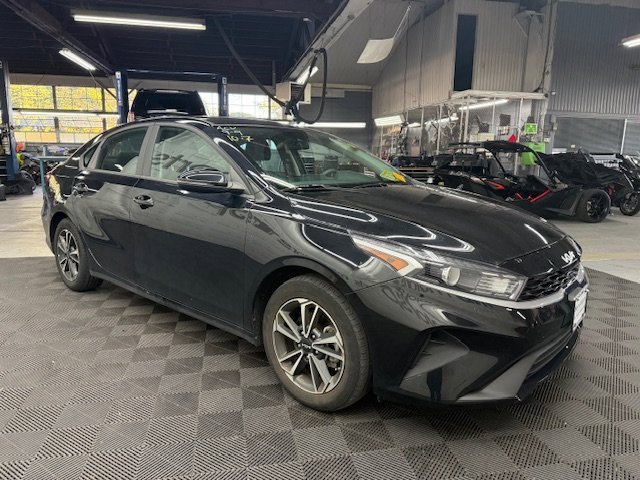 Used 2023 Kia Forte LXS w/ LXS Technology Package image 4