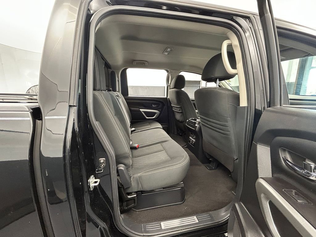 Used 2019 Nissan Titan SV w/ SV Convenience Package image 27