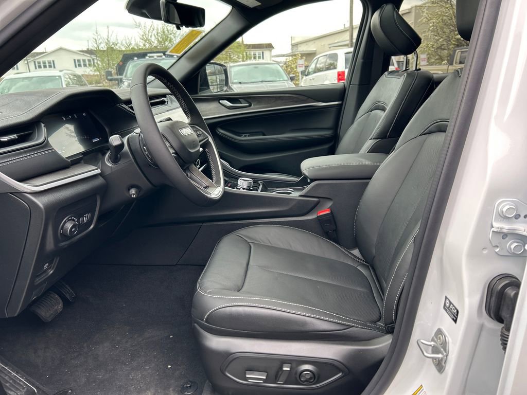 New 2026 Jeep Grand Cherokee Limited AWD/4WD image 14