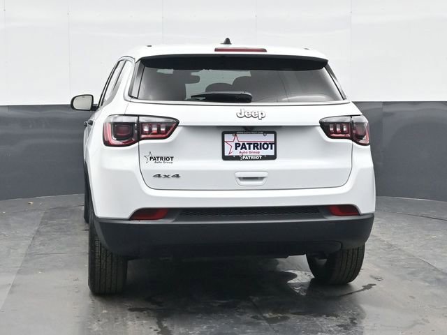 Used 2025 Jeep Compass Sport w/ Mopar Graphics Package AWD/4WD image 3