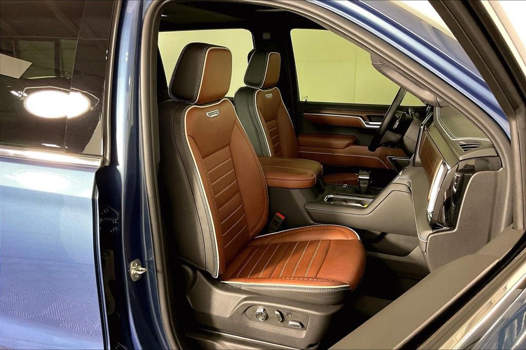 Used 2025 GMC Sierra 1500 Denali Ultimate image 10