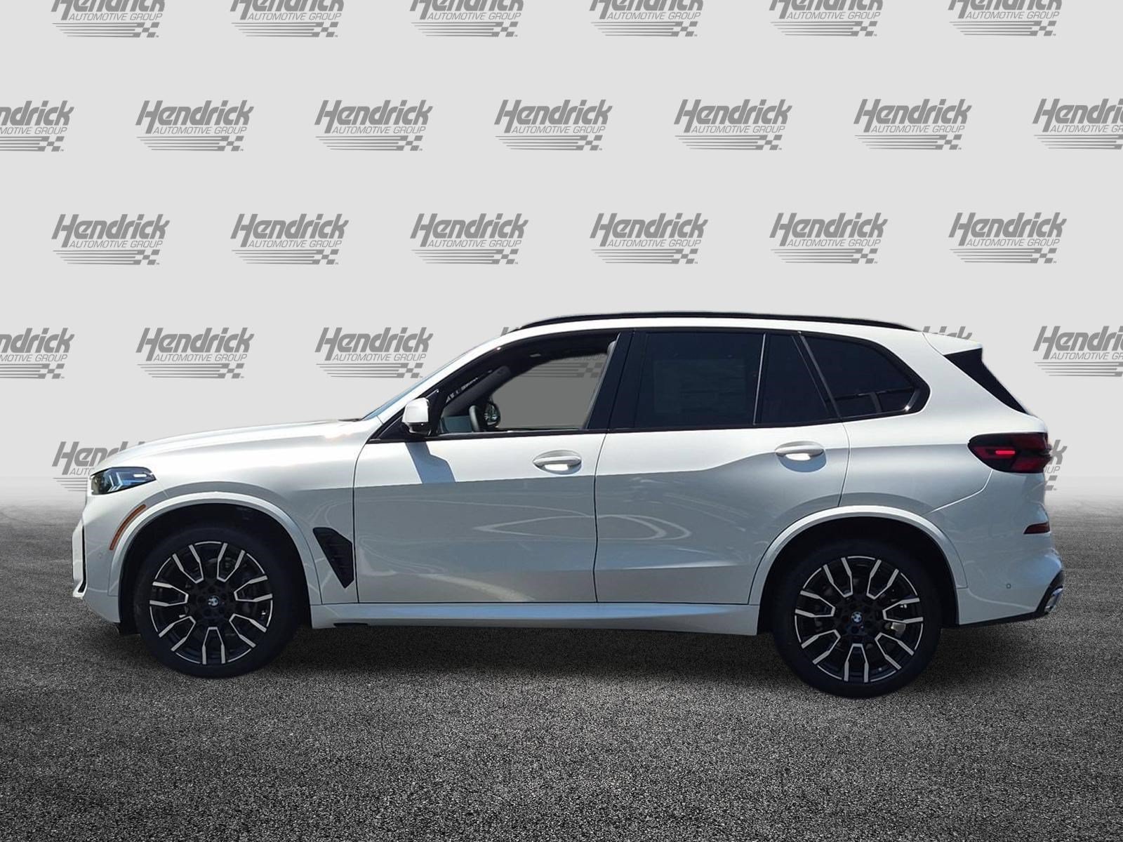 New 2026 BMW X5 xDrive40i w/ M Sport Package AWD/4WD image 7