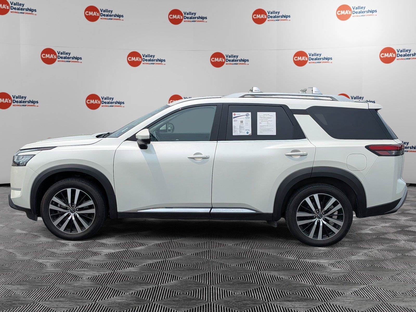 Used 2023 Nissan Pathfinder Platinum w/ Cargo Package AWD/4WD image 8