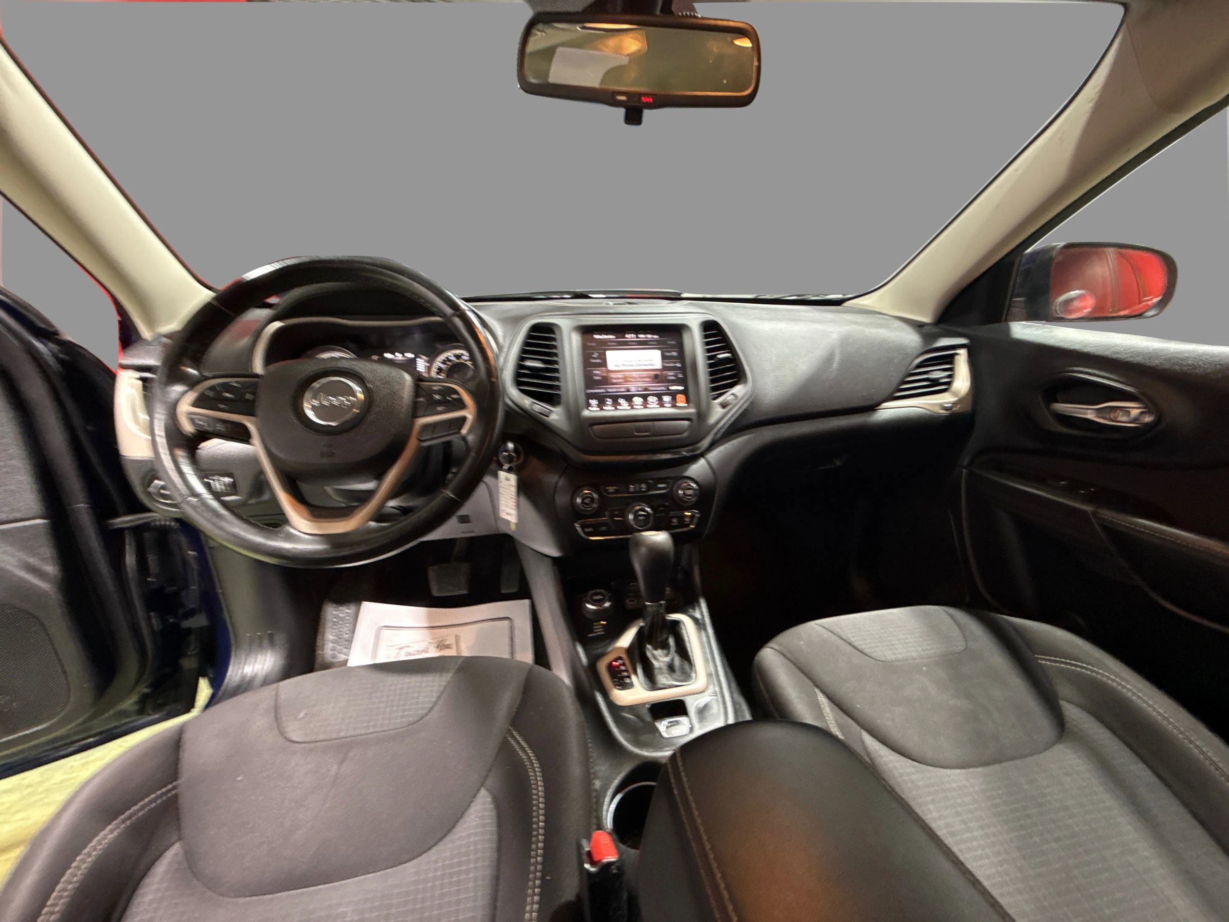 Used 2015 Jeep Cherokee Latitude image 21