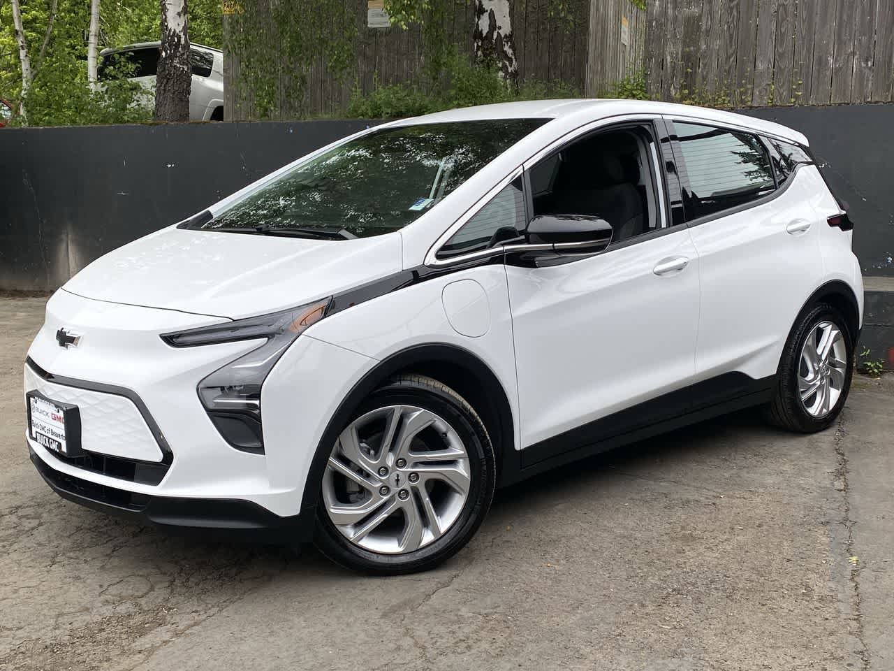 Used 2023 Chevrolet Bolt LT w/ Driver Confidence Package FWD image 1