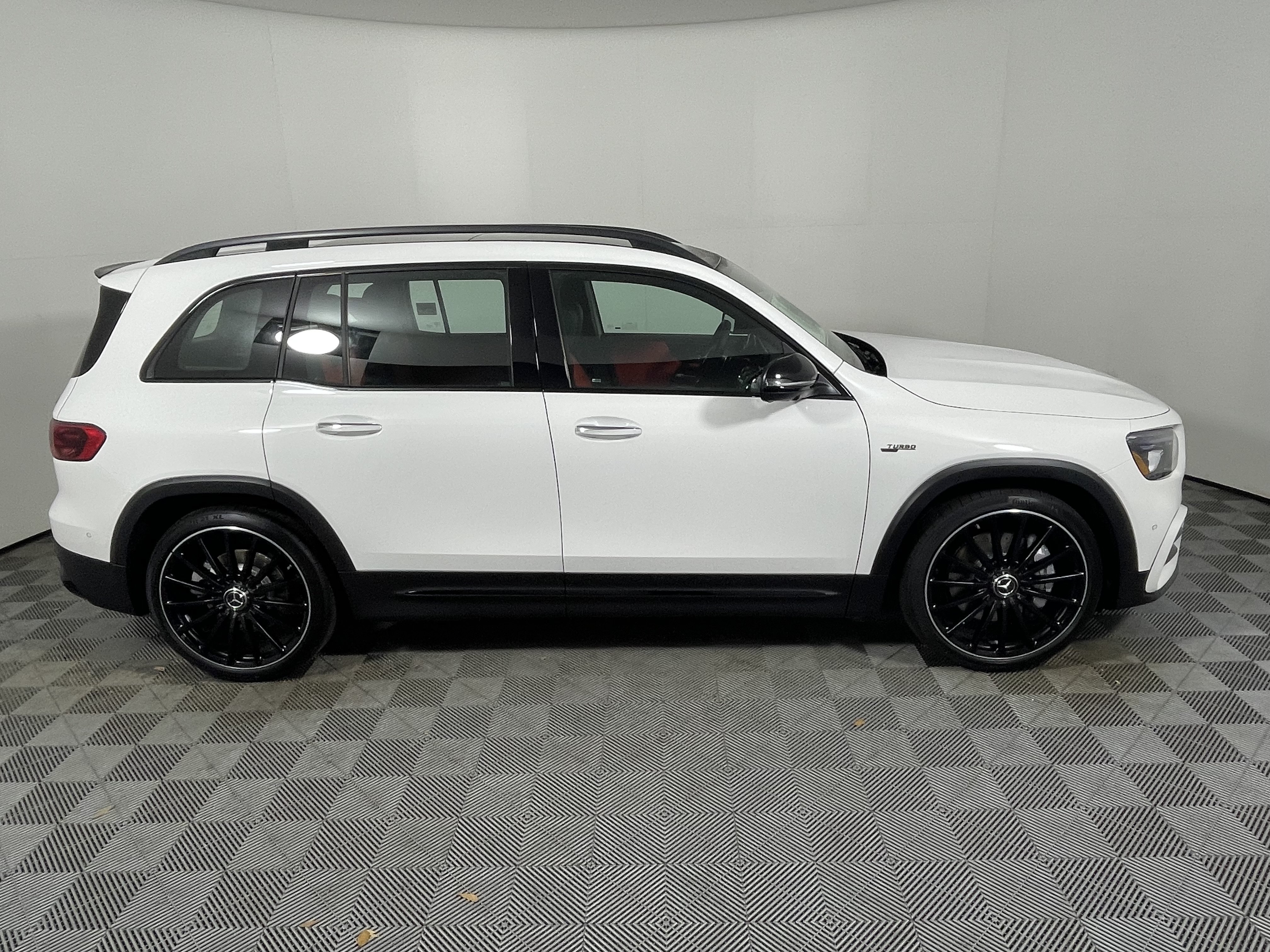 New 2026 Mercedes-Benz GLB 35 AMG 4MATIC image 6