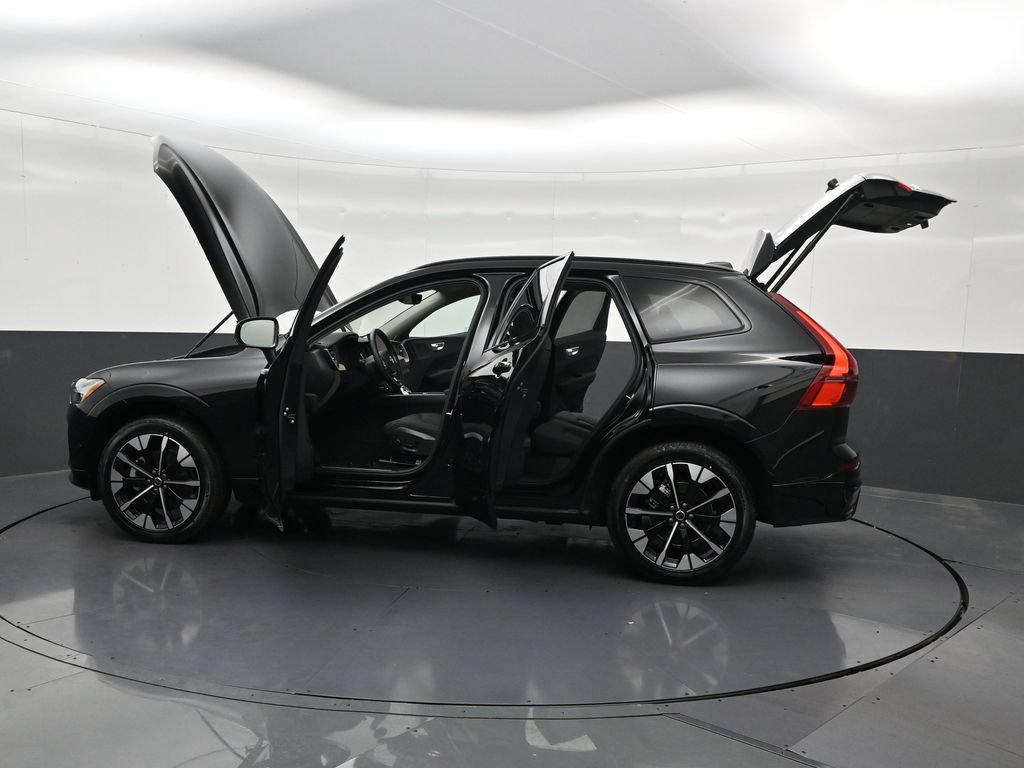 New 2026 Volvo XC60 B5 Plus AWD/4WD image 32