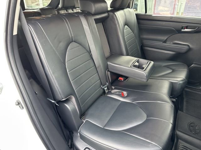 Certified 2022 Toyota Highlander XLE image 36