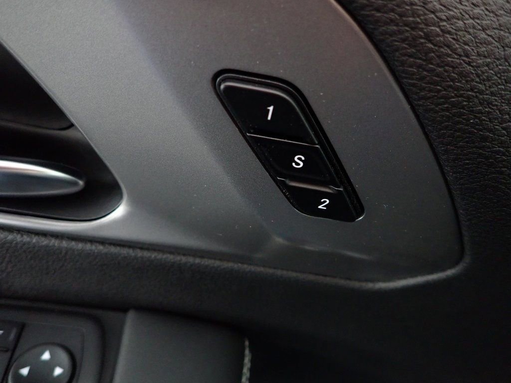 New 2026 Chrysler Pacifica Select w/ S Appearance Package image 2