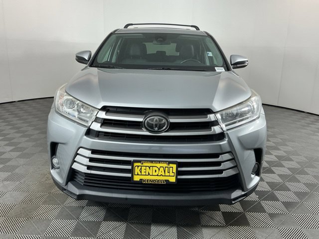 Used 2017 Toyota Highlander Plus AWD/4WD image 2