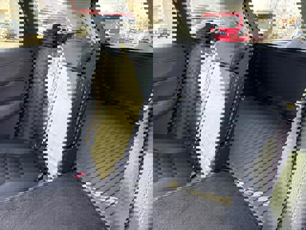 Used 2018 Volvo XC60 T6 Momentum w/ Convenience Package image 9