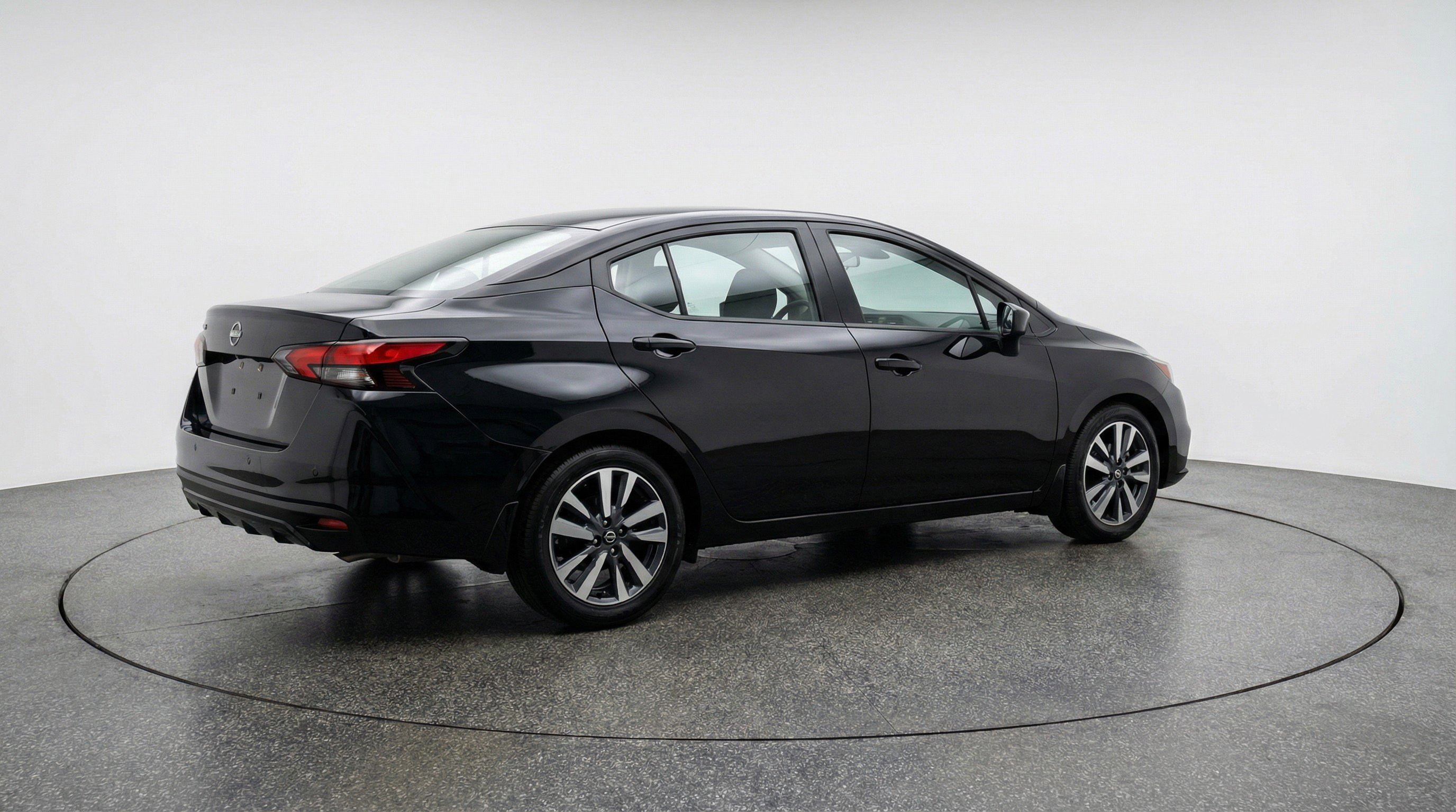 Used 2025 Nissan Versa SV image 9