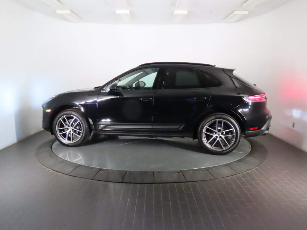 Certified 2026 Porsche Macan AWD/4WD image 2