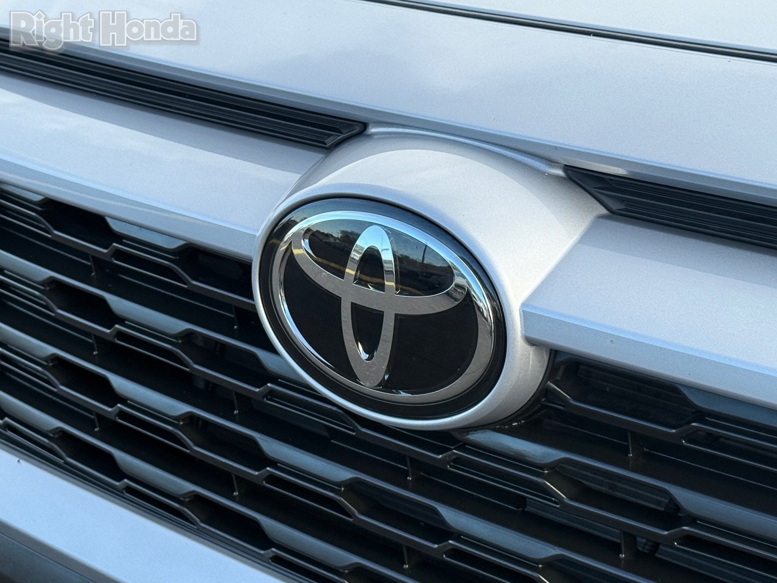 Used 2025 Toyota RAV4 XLE Premium image 33