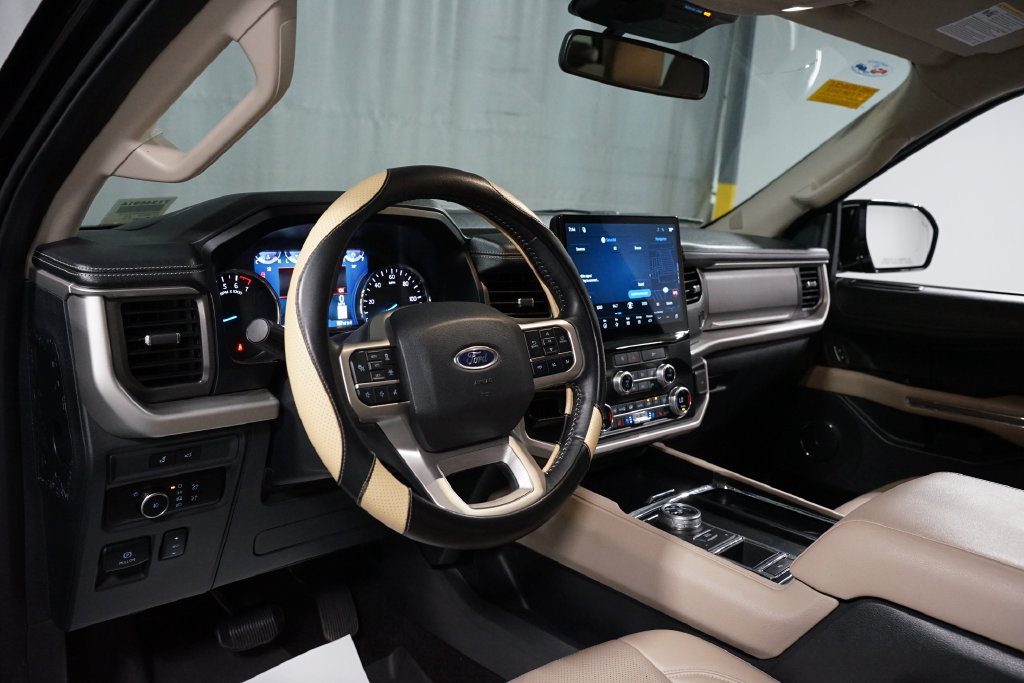 Used 2023 Ford Expedition XLT RWD image 11