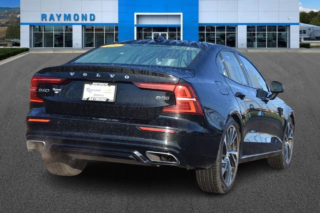 Used 2022 Volvo S60 B5 Momentum w/ Premium Package image 3