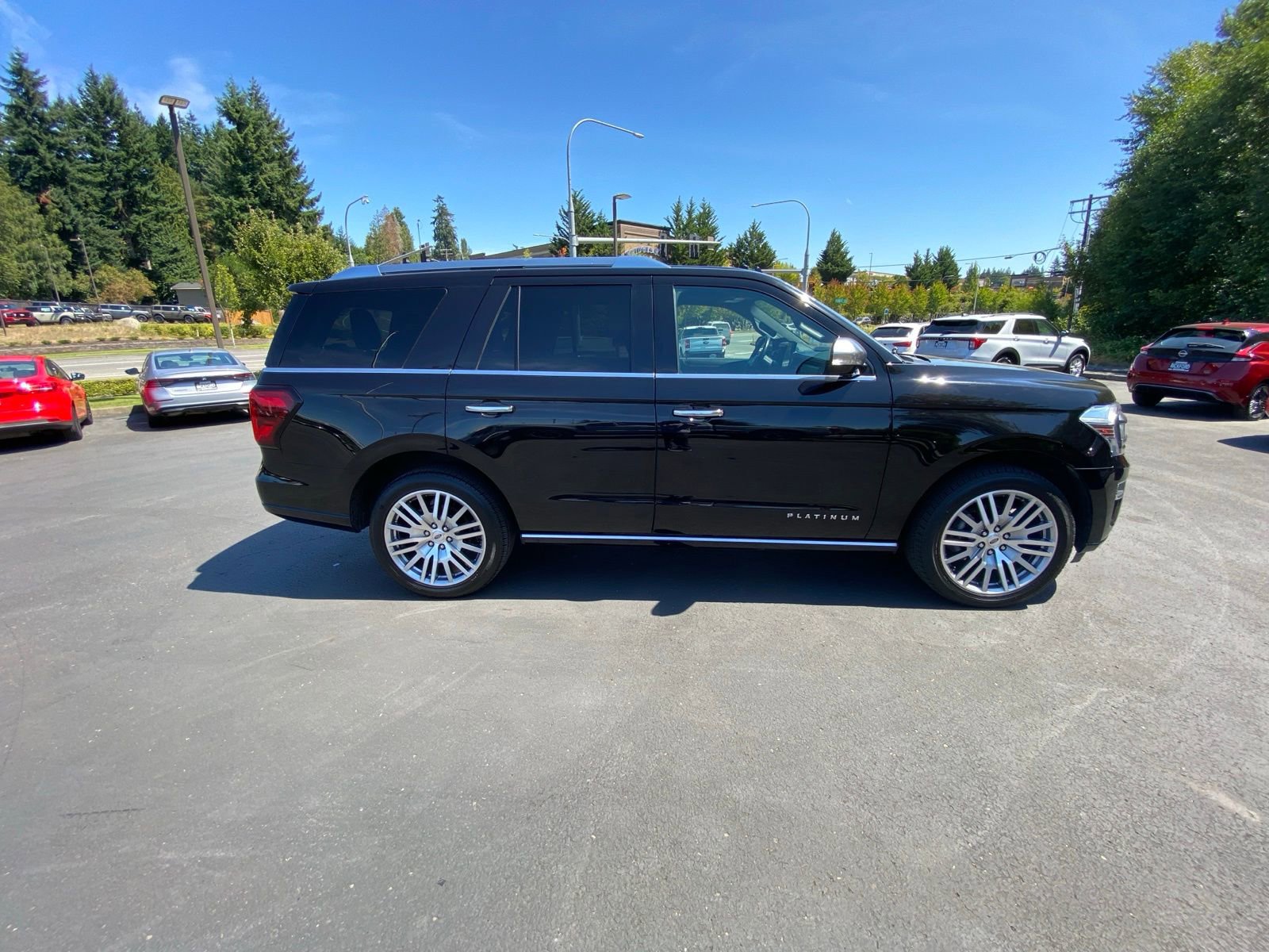 Used 2023 Ford Expedition Platinum image 4
