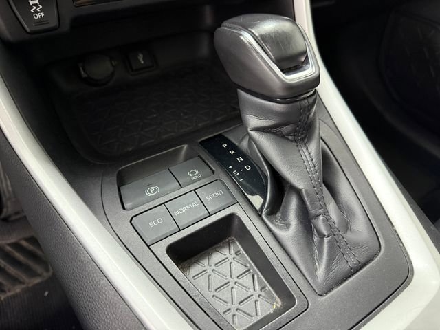 Used 2021 Toyota RAV4 XLE Premium image 12