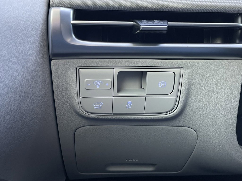 Used 2025 Hyundai Tucson Limited image 12