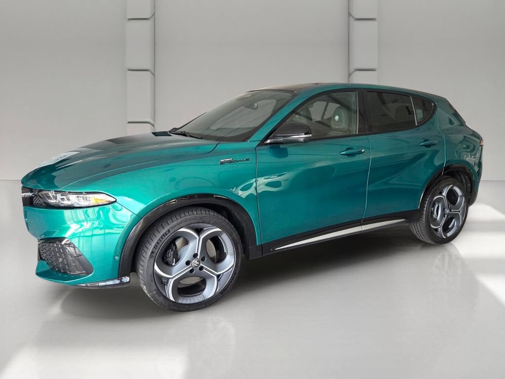 New 2026 Alfa Romeo Tonale w/ Active Assist Package AWD/4WD image 4