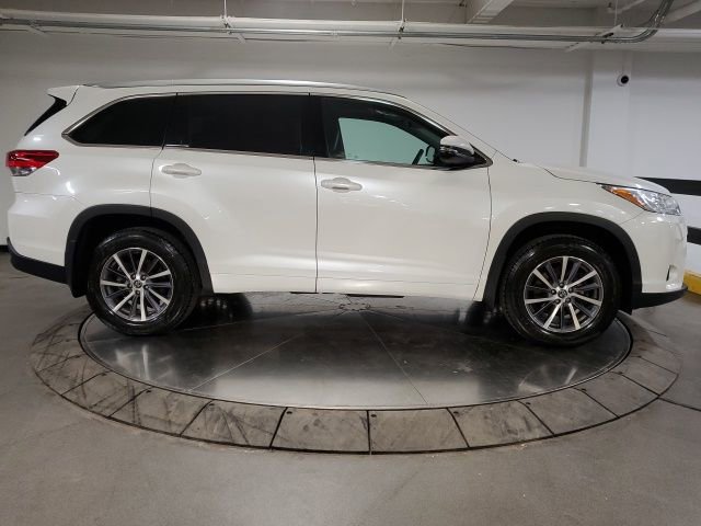 Used 2017 Toyota Highlander XLE image 5