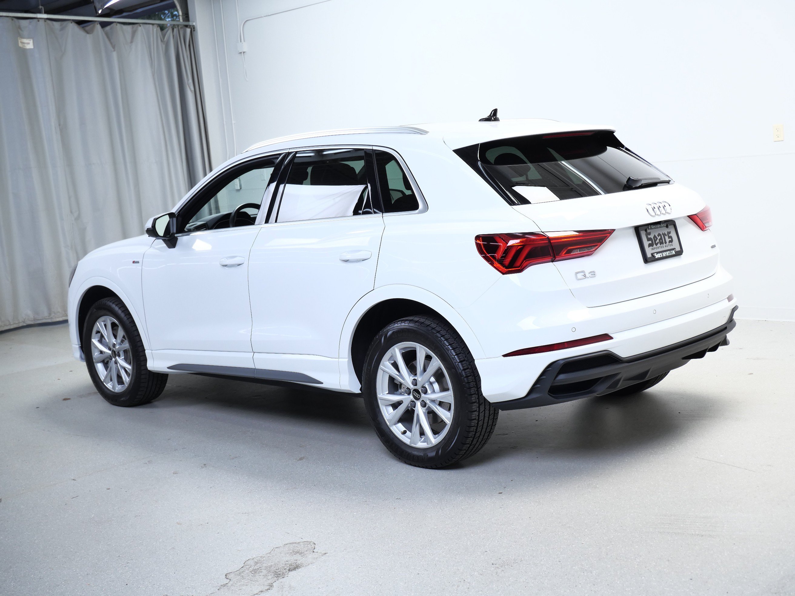 Used 2024 Audi Q3 2.0T Premium w/ Convenience Package AWD/4WD image 11
