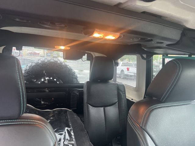 Used 2016 Jeep Wrangler Unlimited Sahara w/ Connectivity Group AWD/4WD image 6