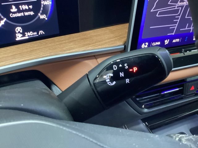 Used 2025 Volkswagen Tiguan SEL R-Line AWD/4WD image 19