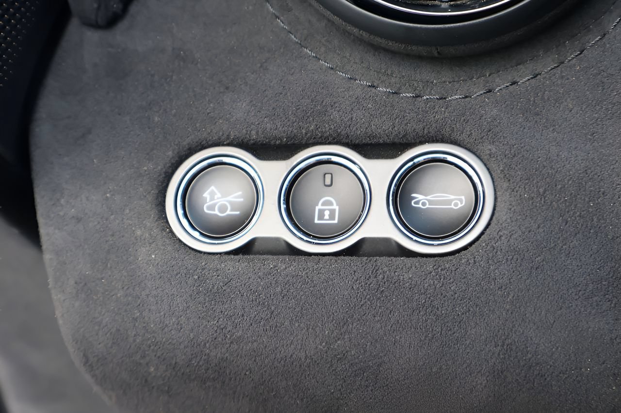 Used 2024 McLaren 750S Spider RWD image 14