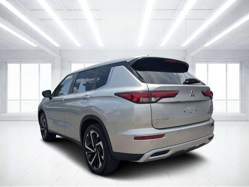 Used 2024 Mitsubishi Outlander SE Black Edition FWD image 5
