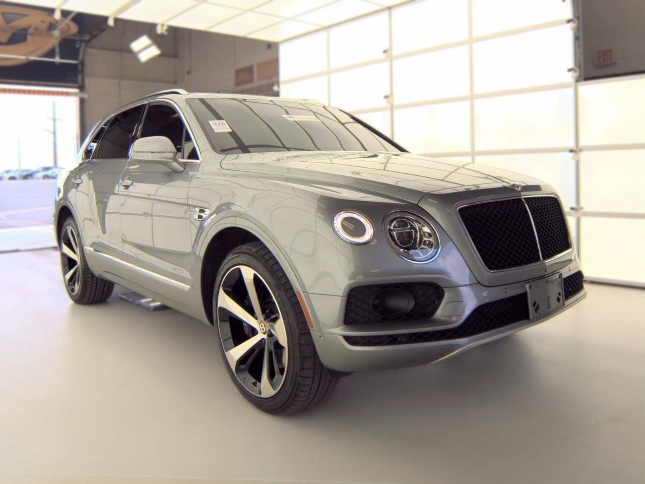Used 2019 Bentley Bentayga AWD/4WD image 1