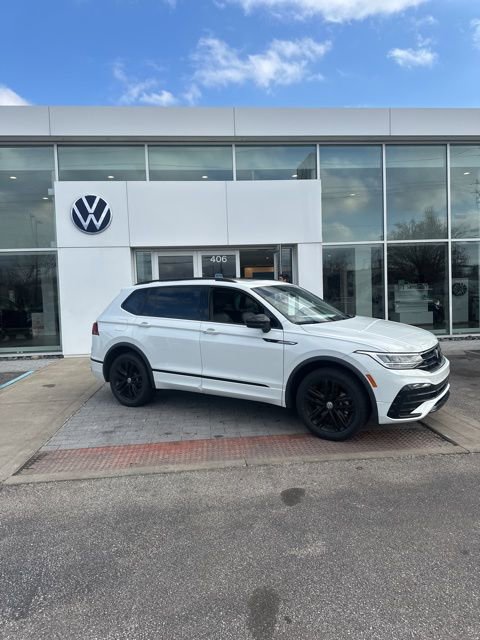 Used 2022 Volkswagen Tiguan SE R-Line image 2