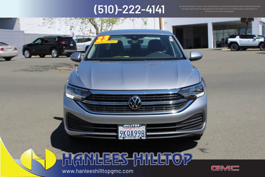 Used 2023 Volkswagen Jetta SE FWD image 4