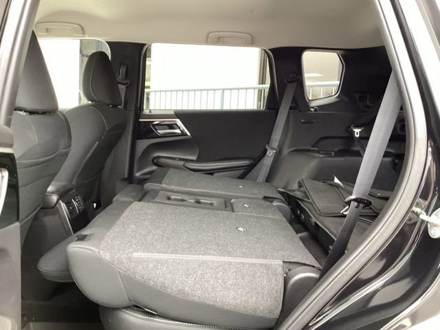 Used 2024 Mitsubishi Outlander ES image 30